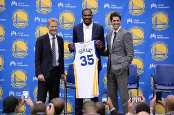 Durant tuyên bố tham gia các C